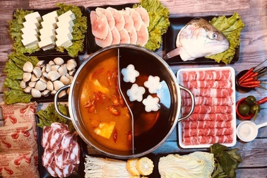 Hàng quán lách quy định, cử nhân viên làm shipper giao hàng "chui"