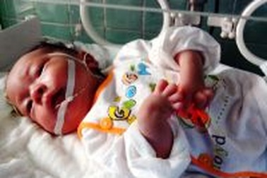 Bé 1 tháng tuổi đa dị tật bị bố mẹ bỏ rơi tại bệnh viện