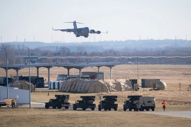 Ba Lan dọa đóng cửa ngõ viện trợ cho Ukraine