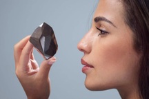 Viên kim cương đen "khủng" cực hiếm giá 4,2 triệu USD