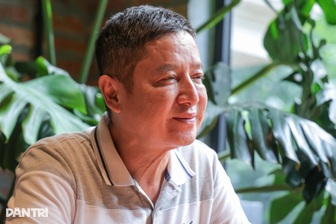 Chí Trung: Từng ra chợ Trời kiếm sống, niềm vui bán vé nhặt nhạnh từng xu