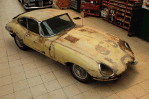 Sự hồi sinh kì diệu của một chiếc Jaguar E-Type từ "đồ đồng nát"