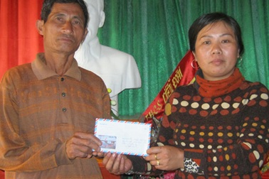 Quà bạn đọc đến với “Đôi vợ chồng già nuôi con tâm thần, cháu nhỏ”