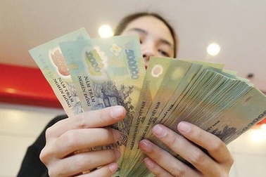 Chồng lấy tiền vợ thì bị khởi tố, vợ cất giữ tiền chung thì sao?