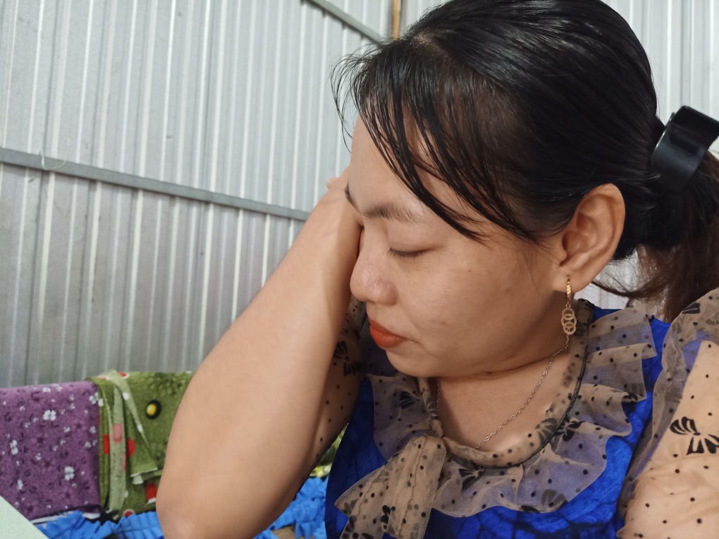 Thương bé trai 5 tuổi đã mồ côi cha, mẹ tật nguyền và nguy cơ thất học - 3 Thương bé trai 5 tuổi đã mồ côi cha, mẹ tật nguyền và nguy cơ thất học - 3