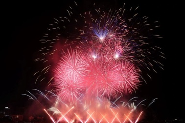 Quảng Nam bắn pháo hoa tầm cao chào mừng kỷ niệm 50 năm ngày giải phóng