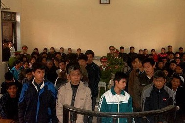 Phạt tù hơn 20 bị cáo vụ đốt thuyền cát thiêu sống 2 người