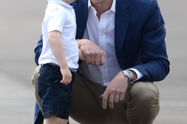 Bí quyết nuôi con đáng học hỏi của Hoàng tử Anh William