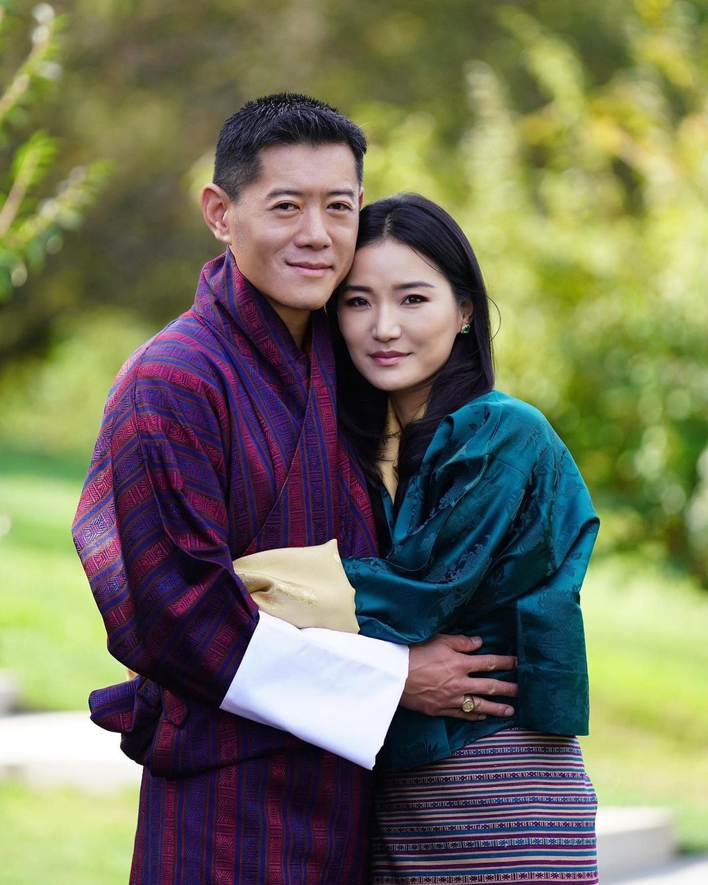 3 anh em Quốc vương Bhutan cưới 3 chị em ruột - 2