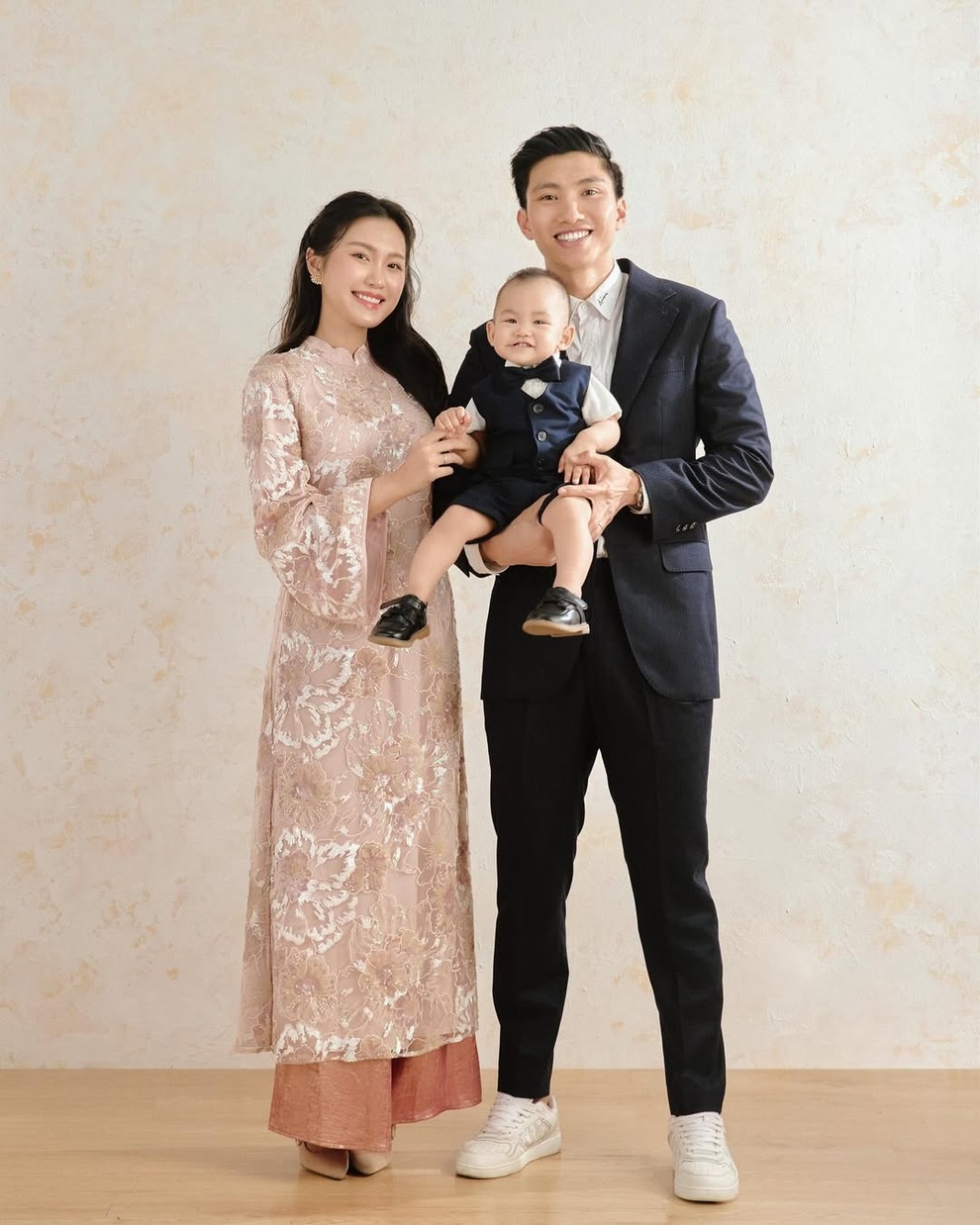 Phong cách chuẩn tiểu thư đài các của vợ cầu thủ Đoàn Văn Hậu - 5 Phong cách chuẩn tiểu thư đài các của vợ cầu thủ Đoàn Văn Hậu - 5