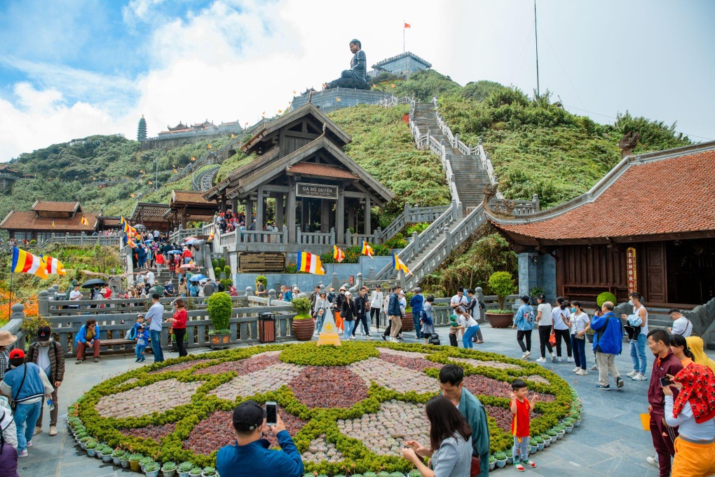 Sa Pa, Móng Cái bùng nổ lượng khách kỳ nghỉ 2/9 - 1 Sa Pa, Móng Cái bùng nổ lượng khách kỳ nghỉ 2/9 - 1