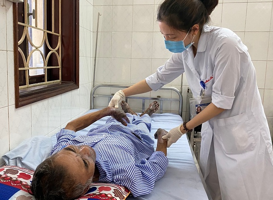 Người đàn ông trợt loét toàn thân, chảy dịch vì ăn thiếu vitamin quan trọng - 1 Người đàn ông trợt loét toàn thân, chảy dịch vì ăn thiếu vitamin quan trọng - 1