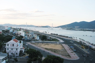 Trực tiếp bầu chủ tịch huyện: “đưa 1 bầu 1” thì… vô nghĩa lý!