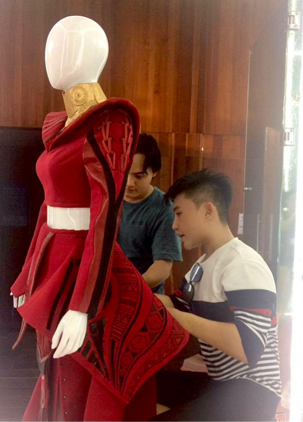 Phục trang trong cải biên nghệ thuật: Sáng tạo bao nhiêu là đủ? - 5 Phục trang trong cải biên nghệ thuật: Sáng tạo bao nhiêu là đủ? - 5