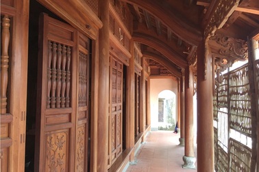 Trầm trồ trước vẻ đẹp của ngôi nhà gỗ mít độc nhất nhì đất Hà Thành