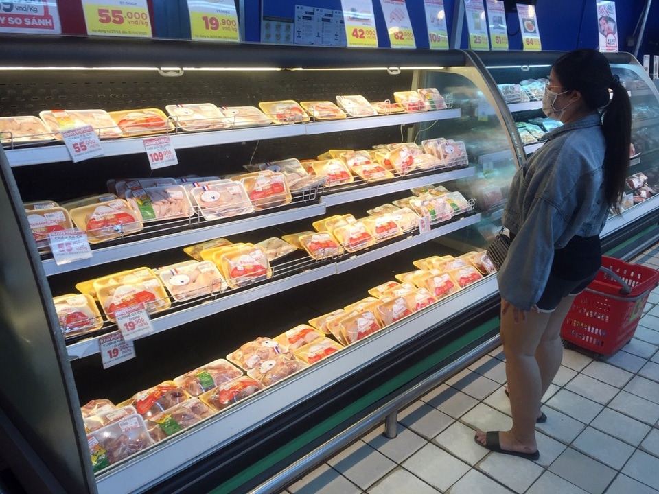 TPHCM: Chợ và siêu thị vắng người, chợ tạm phải “giải tán - 6