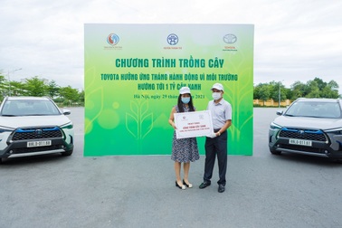 Từ trồng cây đến phổ cập xe Hybrid, Toyota Việt Nam nỗ lực trở thành "doanh nghiệp xanh"