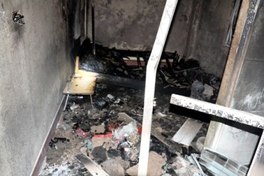 Hà Nội: Phòng trọ cháy rụi vì đốt cồn nướng mực