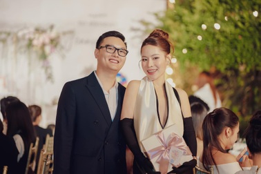 Cặp vợ chồng trẻ bất ngờ gặp tai nạn khi đang ngồi trên xe hoa