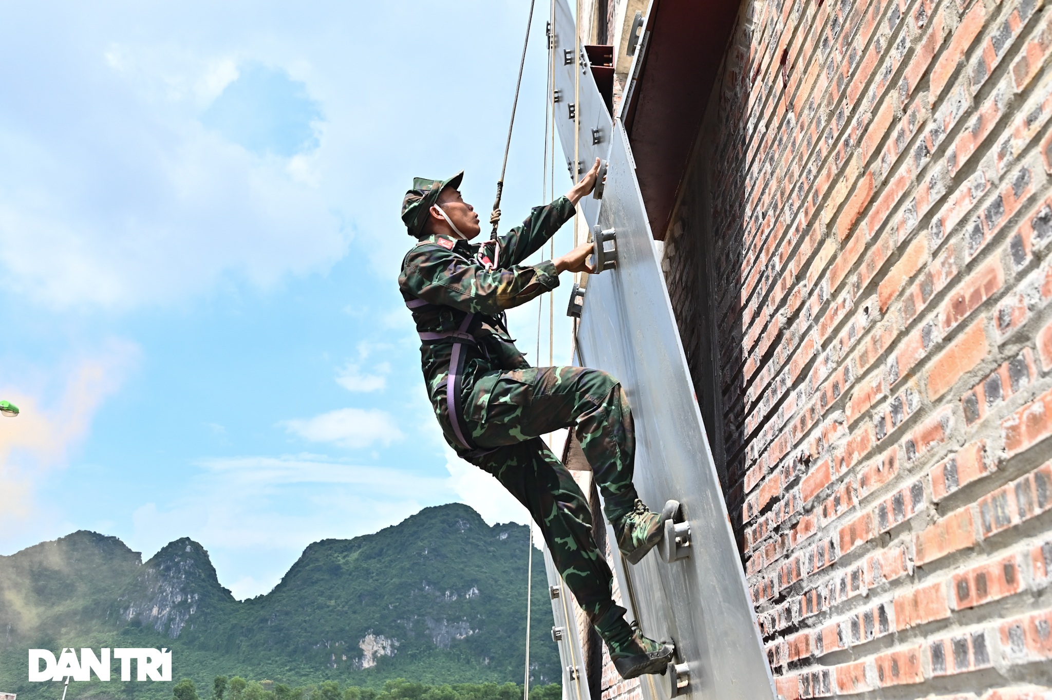 Army Games: Việt Nam toàn thắng chặng 2 tiếp sức nội dung thi Vùng tai nạn - 5 Army Games: Việt Nam toàn thắng chặng 2 tiếp sức nội dung thi Vùng tai nạn - 5
