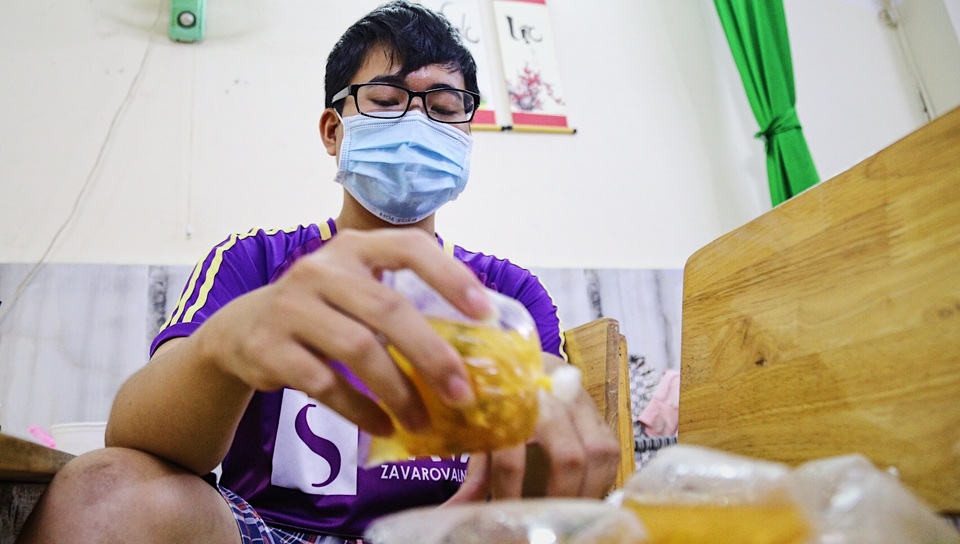Bà chủ quán cơm Sài Gòn cho sinh viên nghèo ăn, ở miễn phí - 6 Bà chủ quán cơm Sài Gòn cho sinh viên nghèo ăn, ở miễn phí - 6