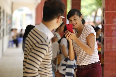 Thanh Tú “cặp kè” Diễm Châu về thăm trường cũ