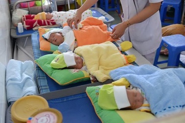 Bệnh nhi quay cuồng trong thời tiết nắng nóng