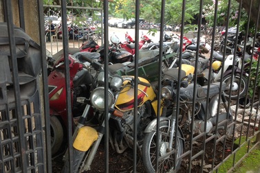 “Chiếc xe có tội tình gì mà bị phơi mưa, phơi nắng?”