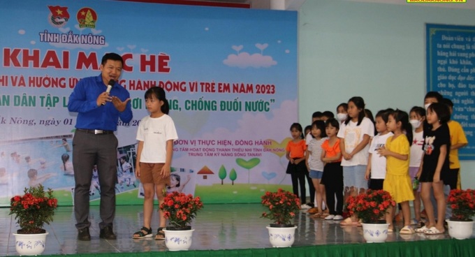 Các em thiếu nhi được tham gia các trò chơi vui nhộn tại buổi lễ. Ảnh baodaknong.vn