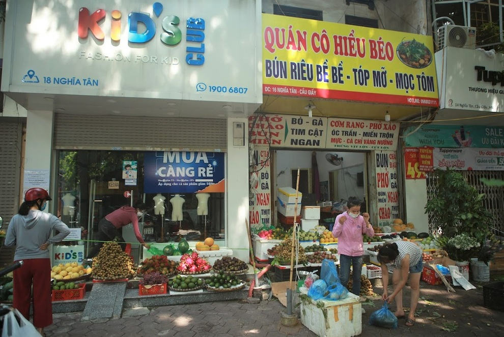 Nhà hàng, quán ăn chuyển sang bán hàng thiết yếu trong mùa dịch để tồn tại - 1 Nhà hàng, quán ăn chuyển sang bán hàng thiết yếu trong mùa dịch để tồn tại - 1