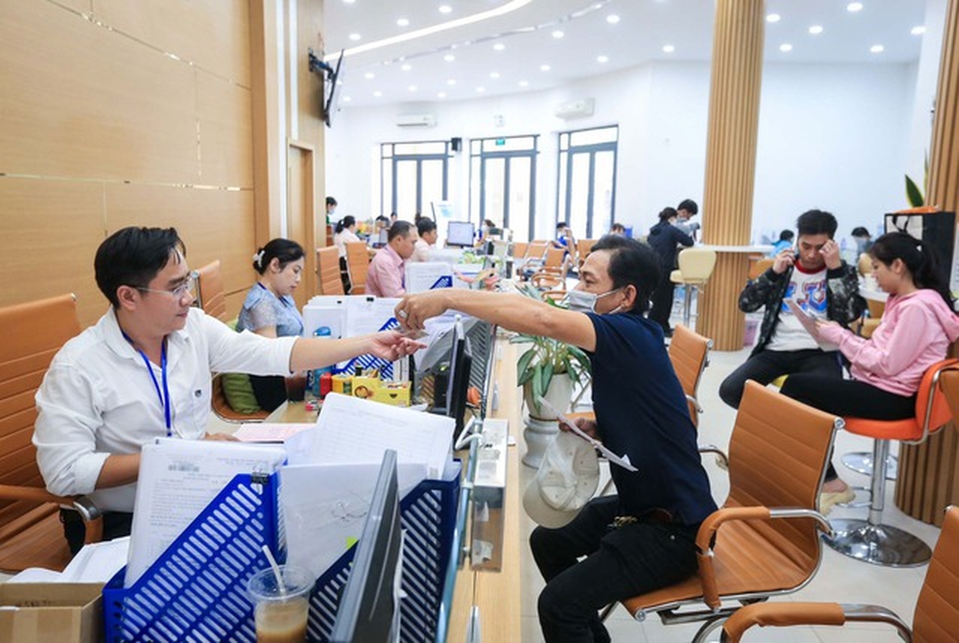 Cán bộ địa chính xã, phường được săn đón, trả lương gấp 3 lần - 1