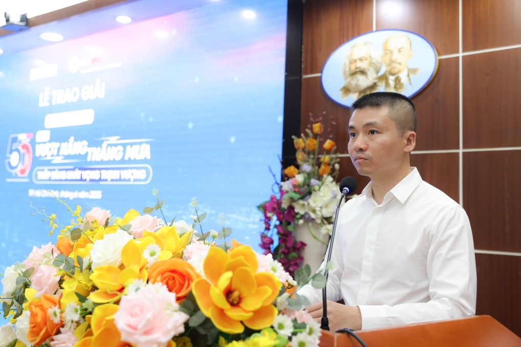 Tác phẩm về cực Nam Tổ quốc đoạt giải nhất cuộc thi ảnh 50 năm ngành điện miền Nam - 3 Tác phẩm về cực Nam Tổ quốc đoạt giải nhất cuộc thi ảnh 50 năm ngành điện miền Nam - 3
