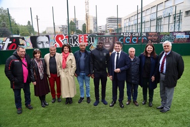 Tân binh Chelsea được vinh danh tại quê nhà với tấm lòng hảo tâm