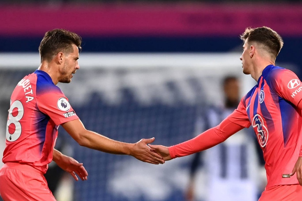 Sai lầm của trọng tài giúp Chelsea thoát thua West Brom - 12 Sai lầm của trọng tài giúp Chelsea thoát thua West Brom - 12