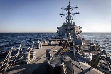 Tàu hải quân Mỹ áp sát Trường Sa