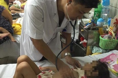 Sau sốt cao một ngày, bé gái bị rối loạn nhịp vì viêm cơ tim