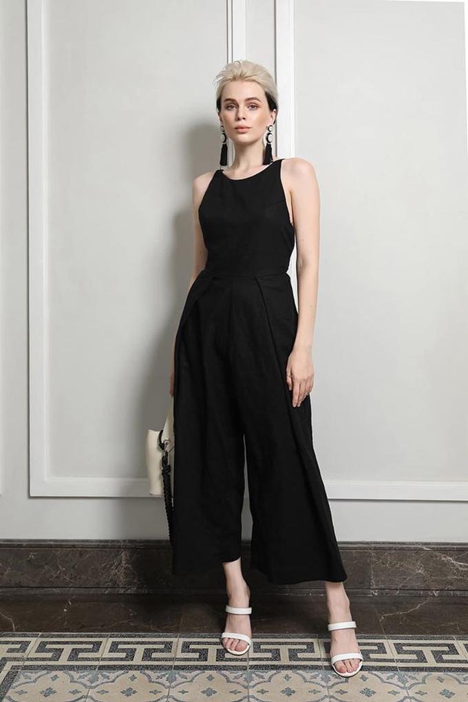 Mỹ nhân Hàn cùng diện jumpsuit 2 dây: Jennie gợi cảm, Lisa cá tính, riêng Irene rón rén nhất hội vì sợ lộ hàng - Ảnh 14. Mỹ nhân Hàn cùng diện jumpsuit 2 dây: Jennie gợi cảm, Lisa cá tính, riêng Irene rón rén nhất hội vì sợ lộ hàng - Ảnh 14.