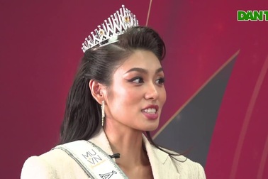 Top 3 Hoa hậu biểu cảm khó đỡ, khoe eo thon trên sóng trực tuyến