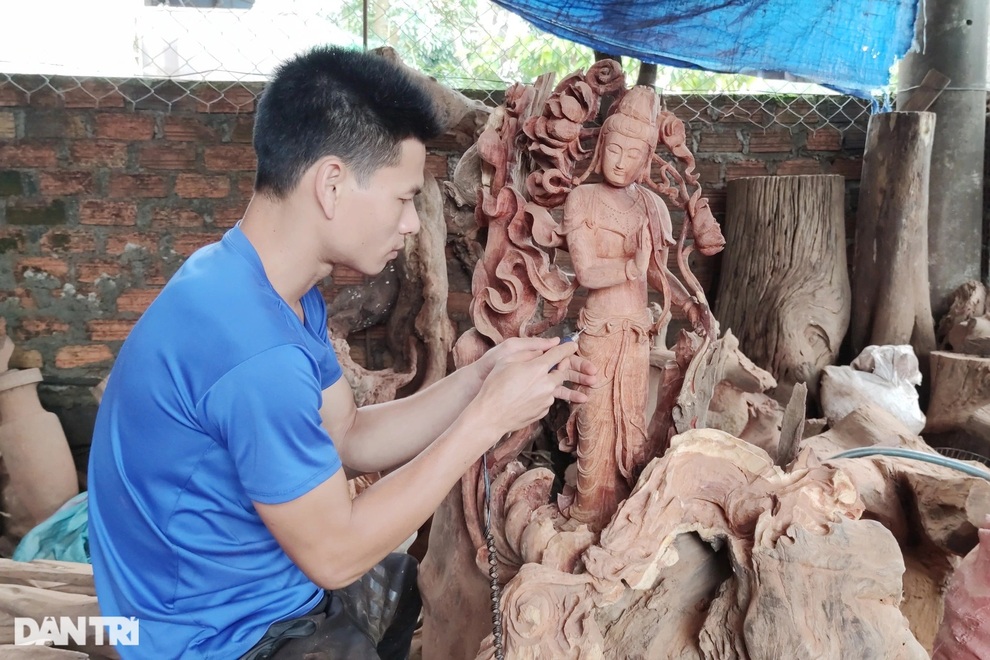 Biến gỗ mục, rễ cây bỏ đi… thành tượng điêu khắc nghệ thuật tiền triệu - 3 Biến gỗ mục, rễ cây bỏ đi… thành tượng điêu khắc nghệ thuật tiền triệu - 3
