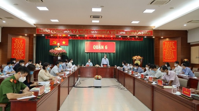 Phó Chủ tịch UBND TP Võ Văn Hoan dẫn đầu đoàn công tác số 1 thực hiện kiểm tra công tác chi hỗ trợ người dân gặp khó khăn do dịch COVID-19 trên địa bàn Quận 6.