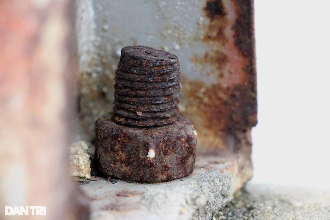 Cận cảnh cây cầu hơn 12 tỷ đồng bị lãng quên suốt 5 năm - 8 Cận cảnh cây cầu hơn 12 tỷ đồng bị lãng quên suốt 5 năm - 8