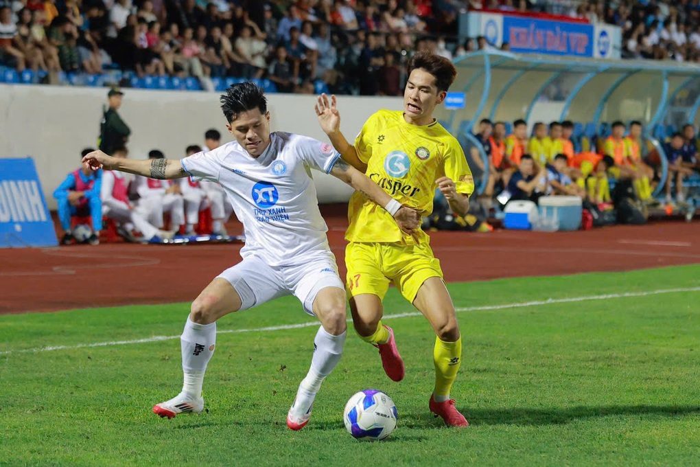 Lý Công Hoàng Anh tỏa sáng, CLB Nam Định xây chắc ngôi đầu bảng V-League - 1 Lý Công Hoàng Anh tỏa sáng, CLB Nam Định xây chắc ngôi đầu bảng V-League - 1