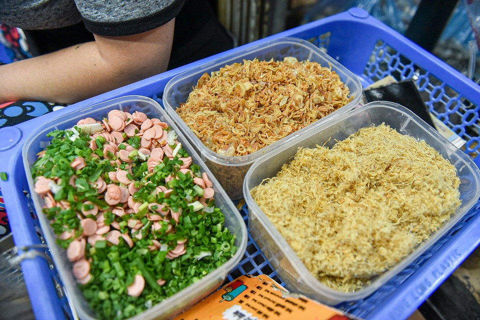 Trứng chén nướng - món ăn vặt lạ miệng thu hút giới trẻ Hà Nội - 8 Trứng chén nướng - món ăn vặt lạ miệng thu hút giới trẻ Hà Nội - 8