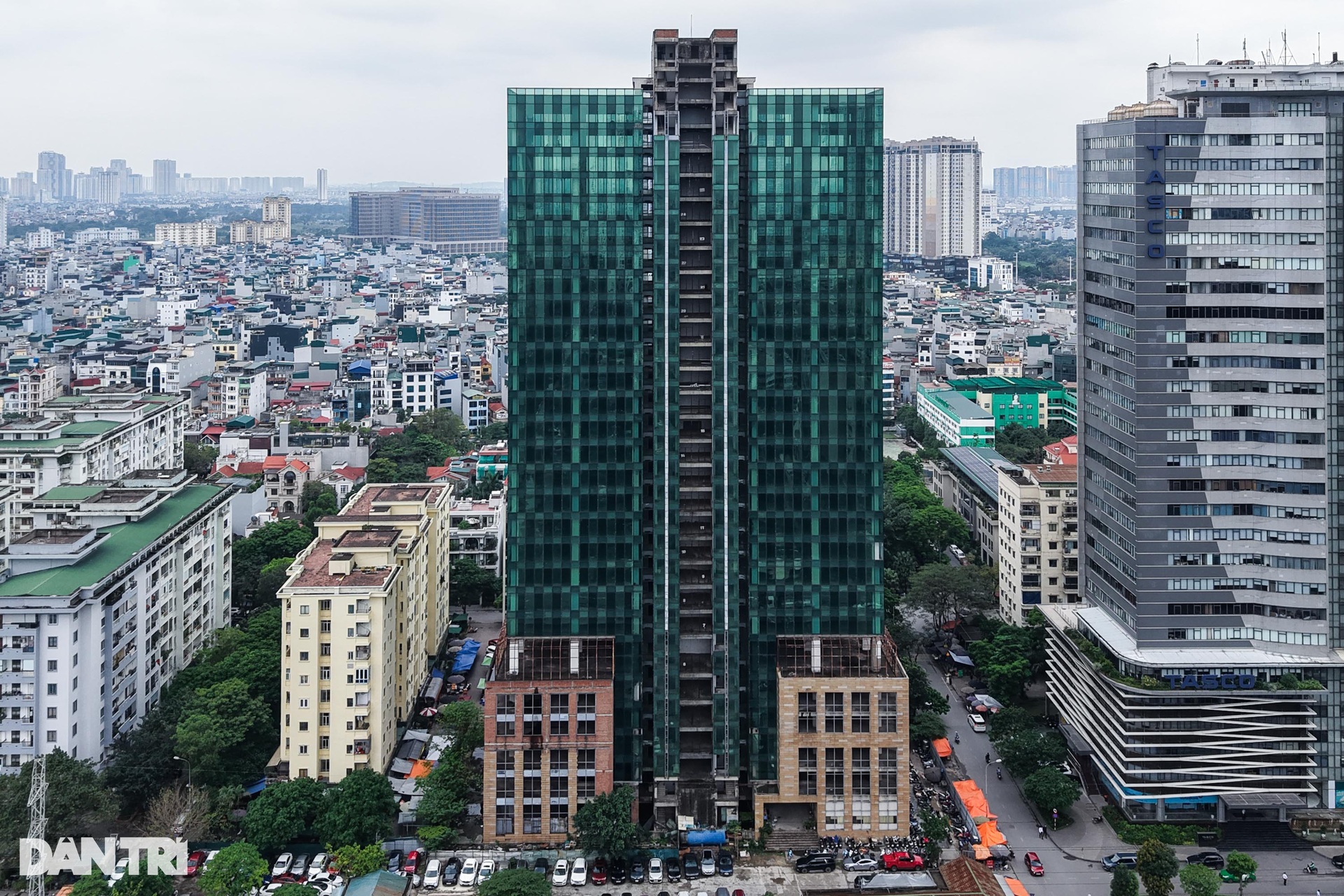 Những tòa nhà chọc trời bị bỏ hoang trên đất vàng Hà Nội - 6 Những tòa nhà chọc trời bị bỏ hoang trên đất vàng Hà Nội - 6