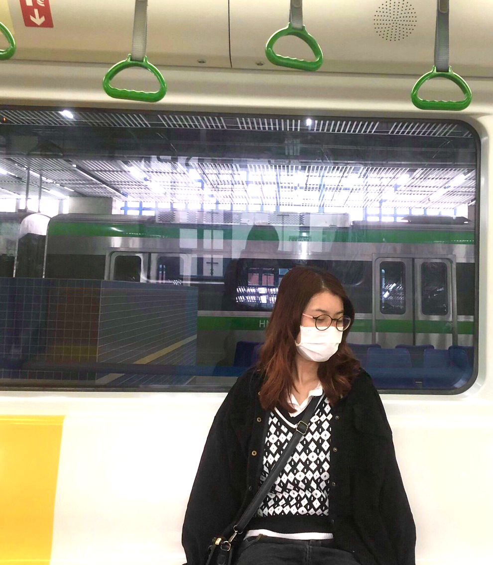 Giới trẻ tìm ra nhiều góc chụp ảnh sống ảo khi đi tàu điện mới ở Hà Nội - 7