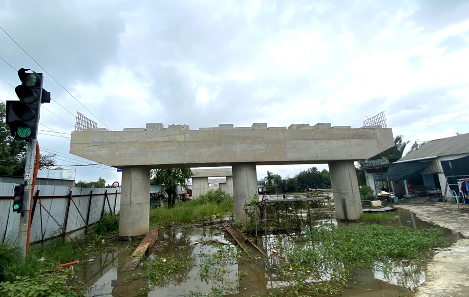 Những cây cầu trăm tỷ “xây mãi chưa xong” tại TPHCM - 11 Những cây cầu trăm tỷ “xây mãi chưa xong” tại TPHCM - 11