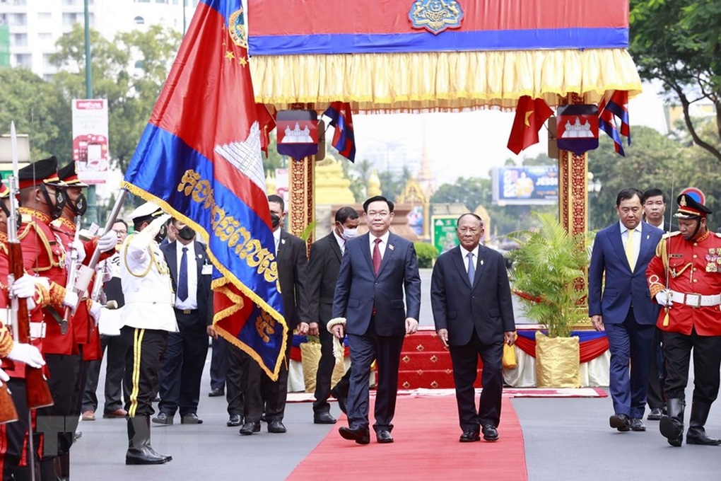 Lễ đón Chủ tịch Quốc hội Vương Đình Huệ thăm chính thức Campuchia - 5 Lễ đón Chủ tịch Quốc hội Vương Đình Huệ thăm chính thức Campuchia - 5
