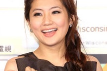 Nữ ca sĩ bị bỏng Selina tổ chức họp báo 