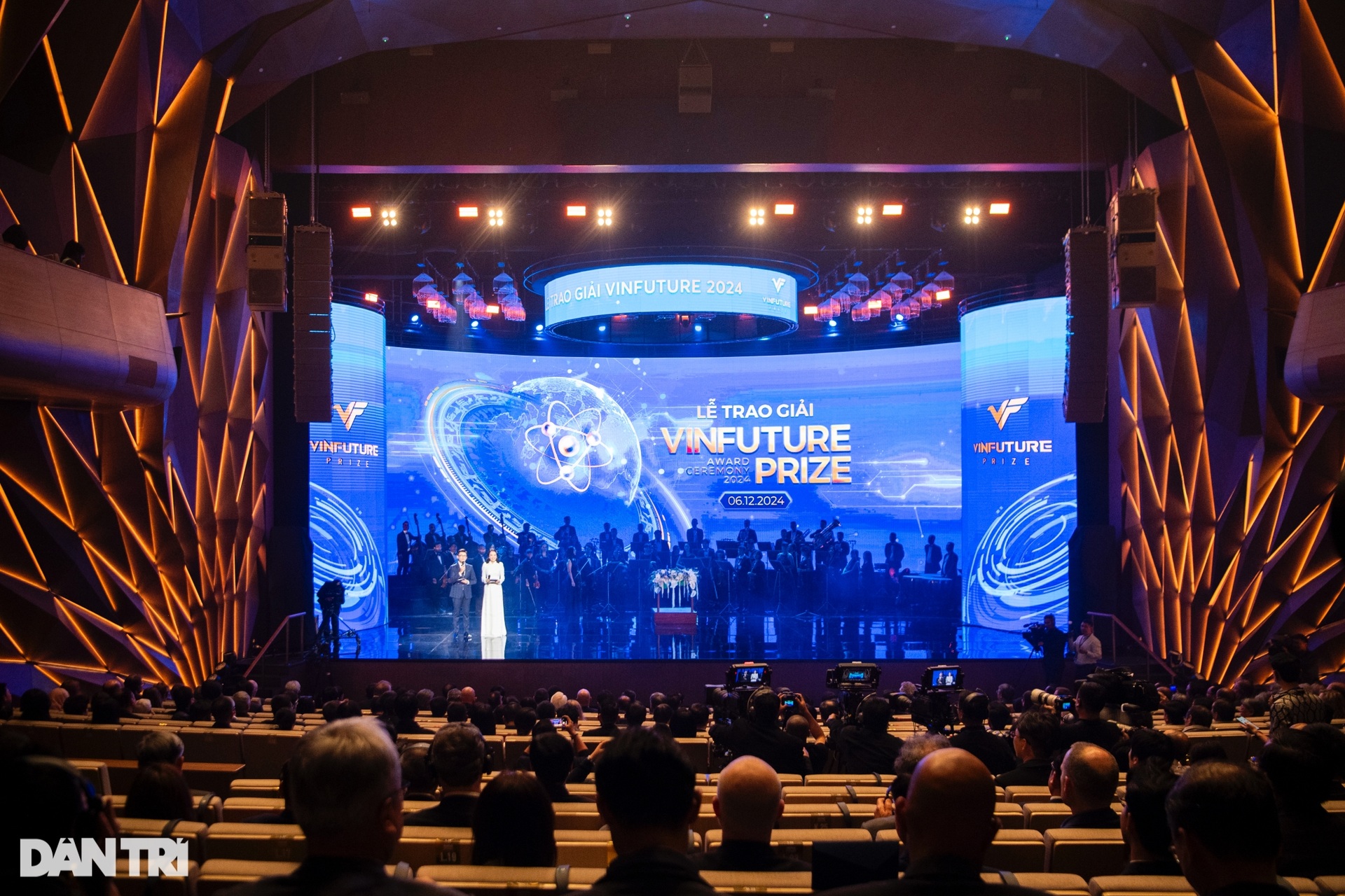 Toàn cảnh Lễ trao giải VinFuture 2024 vinh danh những nhà khoa học xuất sắc - 1 Toàn cảnh Lễ trao giải VinFuture 2024 vinh danh những nhà khoa học xuất sắc - 1