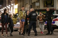 Pháp vây bắt nghi phạm khủng bố, dân đi sơ tán lúc tờ mờ sáng